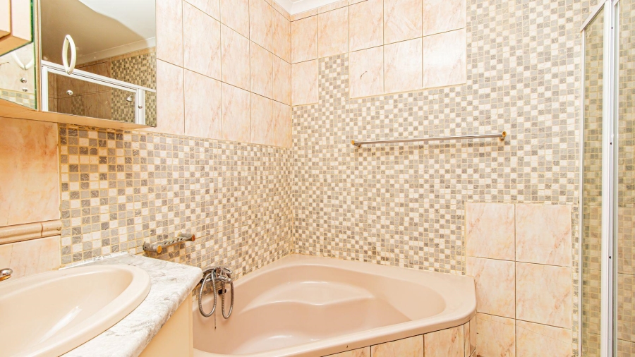 5 Bedroom Property for Sale in Hersham Western Cape